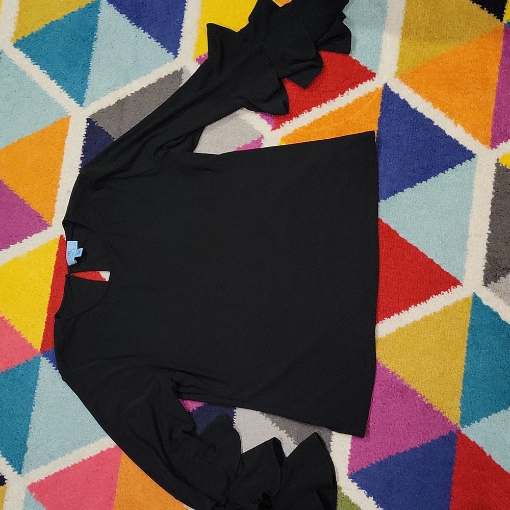 Ruffle sleeve black top, size L